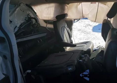 2023 Chrysler Pacifica Touring L z USA, uszkodzony, nr VIN 2C4RC1BG6PR539849